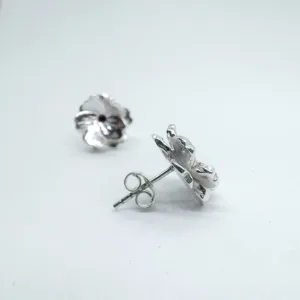 lillekujulised hõbe kõrvarõngad ja punane tsirkoon