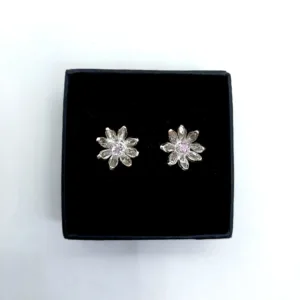 Hõbe kõrvarõngad karikakar lillekujulised lilla ametüstiga